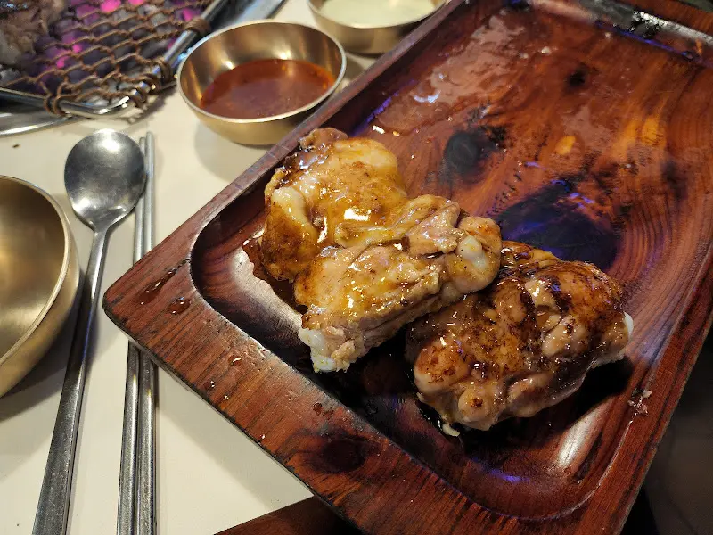 초벌되어 나온 닭갈비