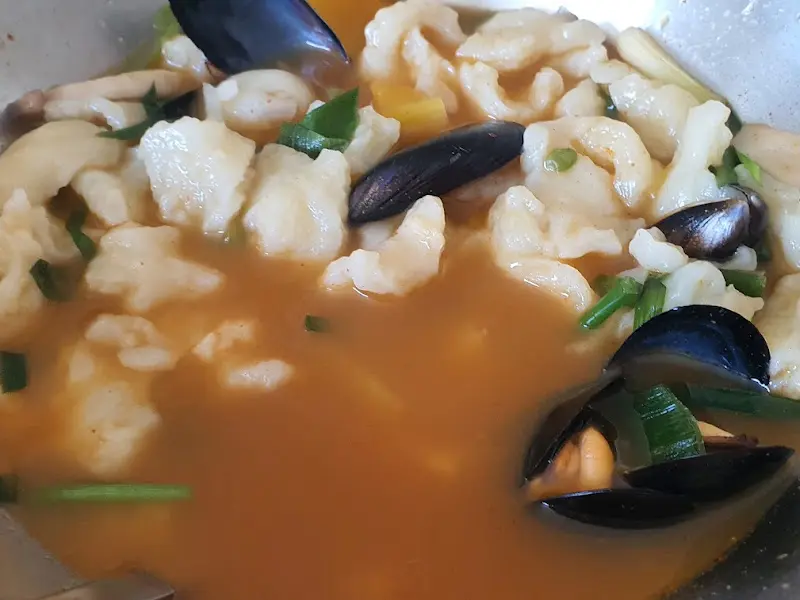 얼큰해물 수제비