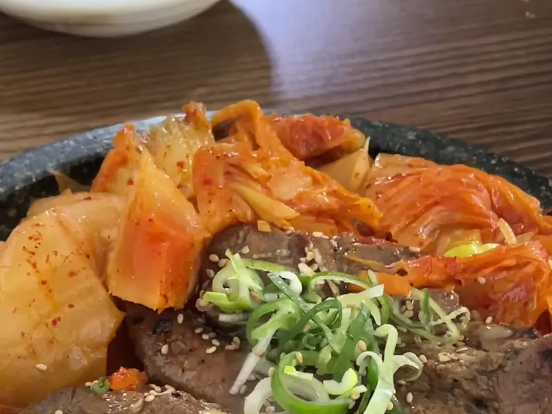 잘 익은 묵은지와 갈비