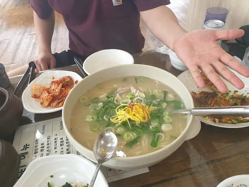 닭칼국수