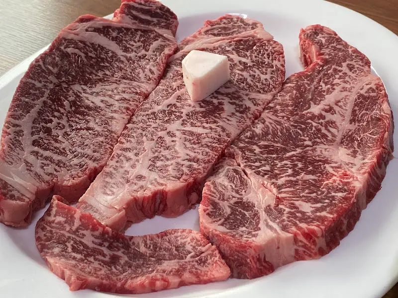 마블링이 환상적인 한우 채끝살