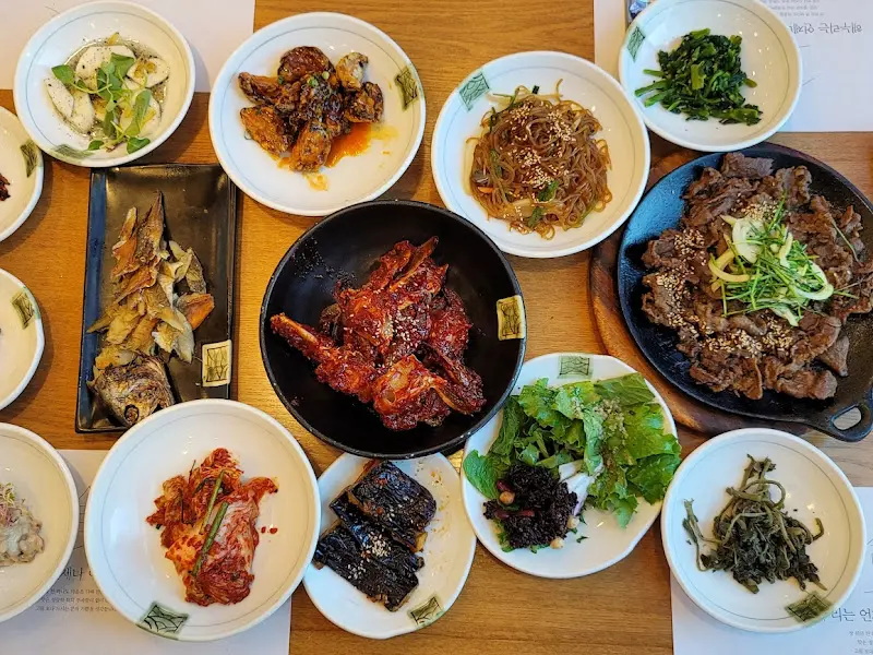 한상 가득 차려진 해누리 정식