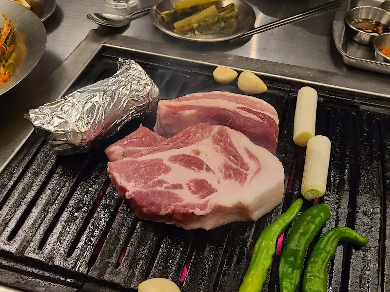 불판 위의 고기