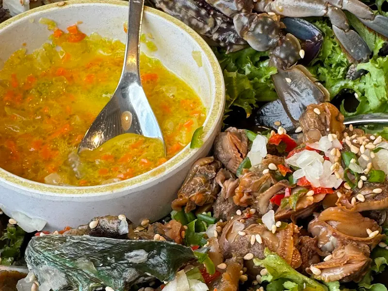 해산물과 소스의 조화