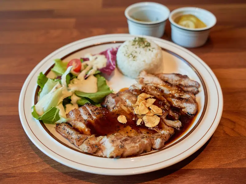 목살 스테이크 전체 상차림