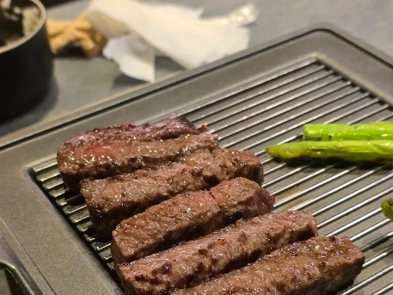 잘 구워진 소고기