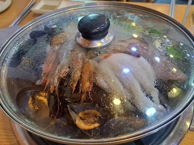 해산물이 듬뿍 들어간 해물칼국수