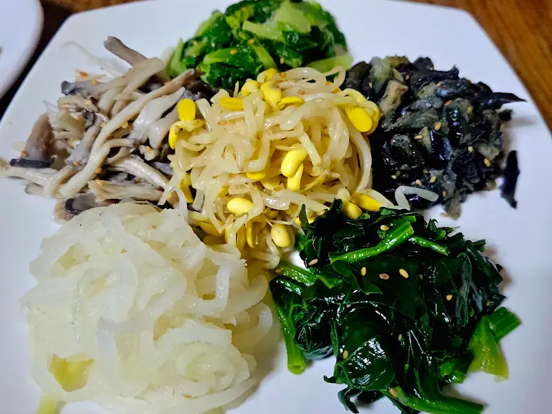 다채로운 나물 반찬