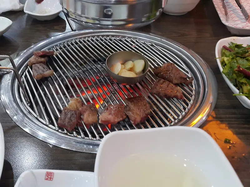 한우 굽는 모습