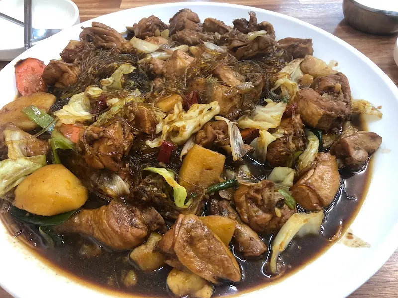 맛깔스러운 찜닭의 모습