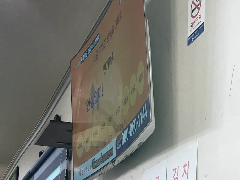 깔끔하게 정돈된 테이블.