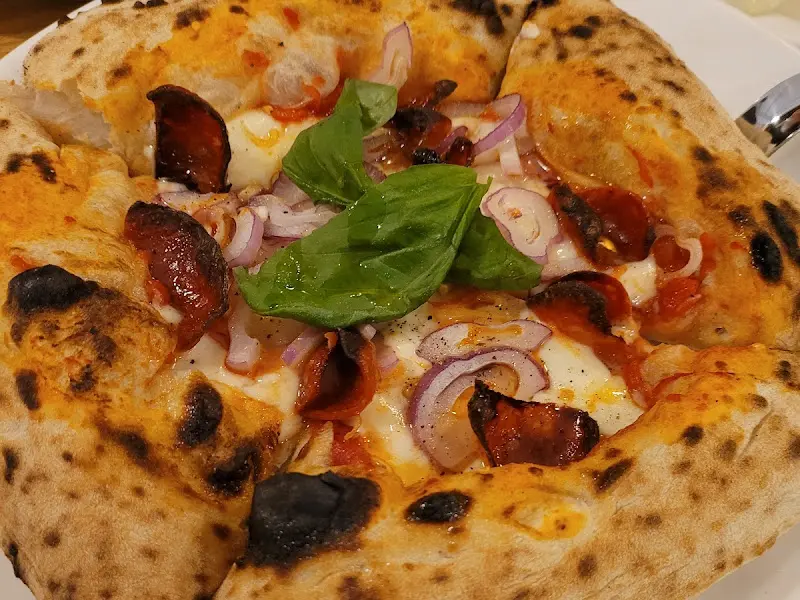 꽈트로 포르마지 피자의 모습