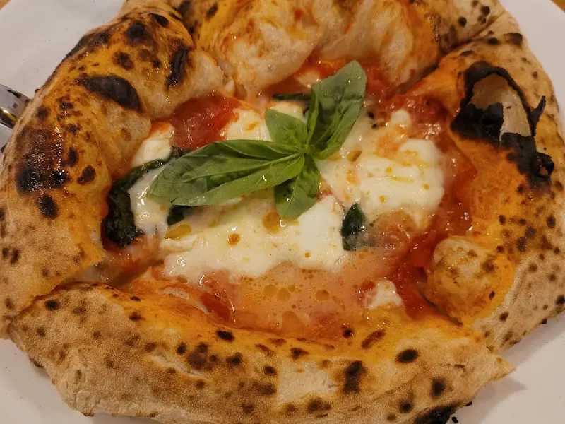 윤기가 자르르 흐르는 피자