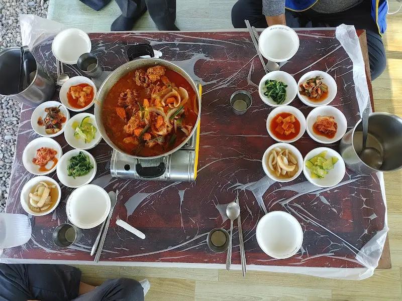 보글보글 끓고 있는 닭볶음탕