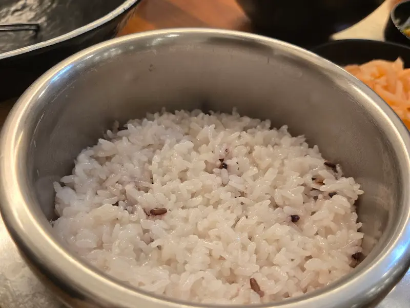 윤기가 흐르는 솥밥