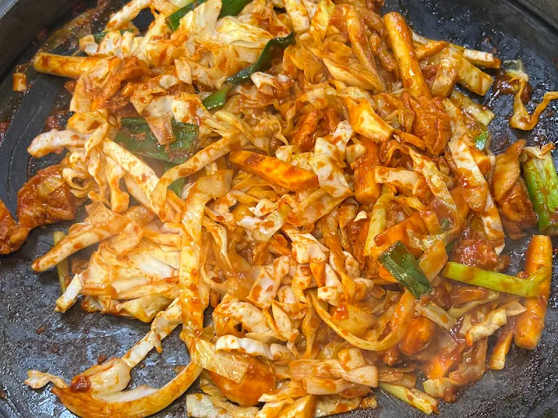 잘 볶아진 닭갈비