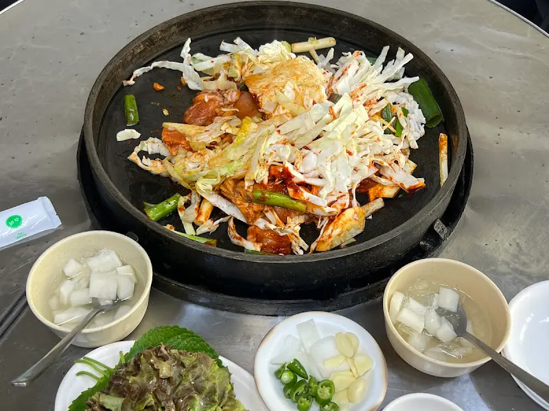 닭갈비와 밑반찬