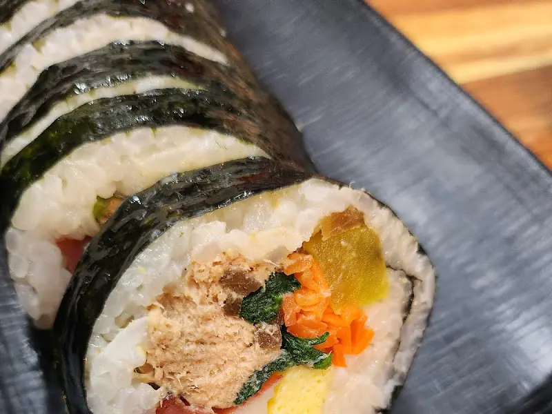 속이 꽉 찬 참치김밥
