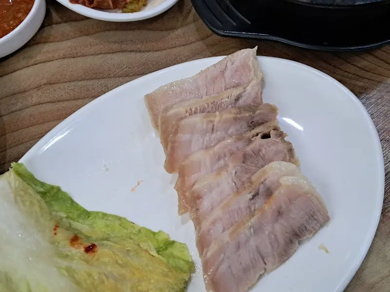 윤기가 흐르는 촉촉한 보쌈