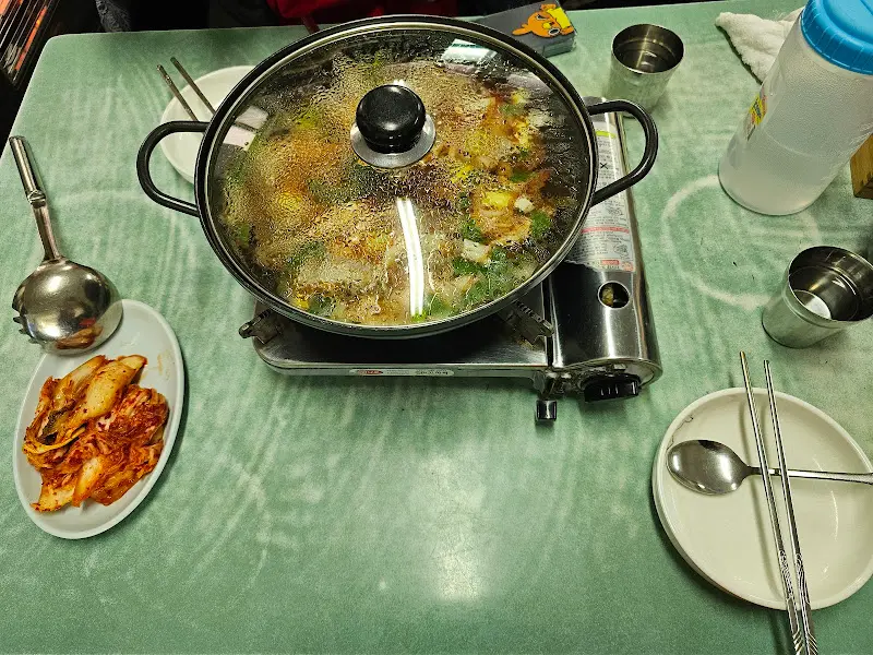 팔도식당 닭칼국수 한 상 차림