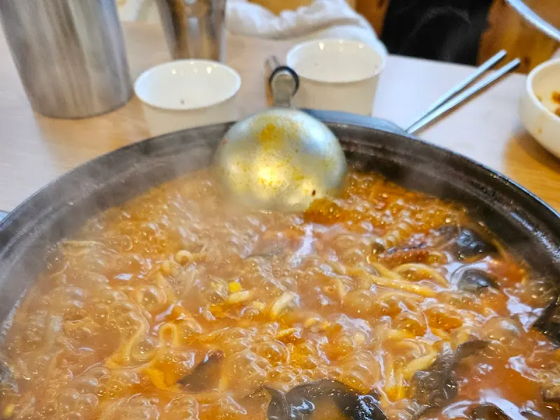 보글보글 끓는 전골