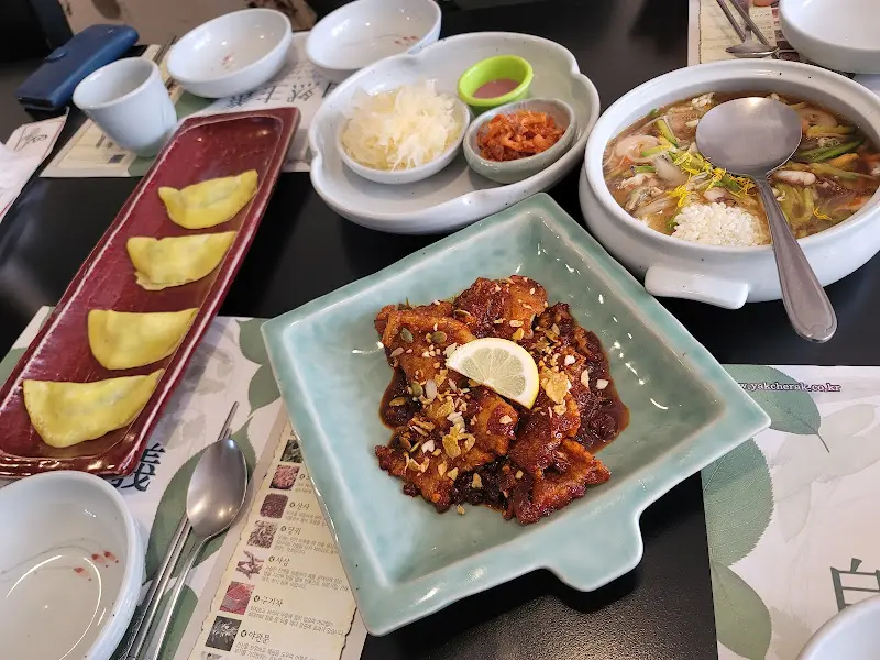 정갈하게 차려진 한 상 차림