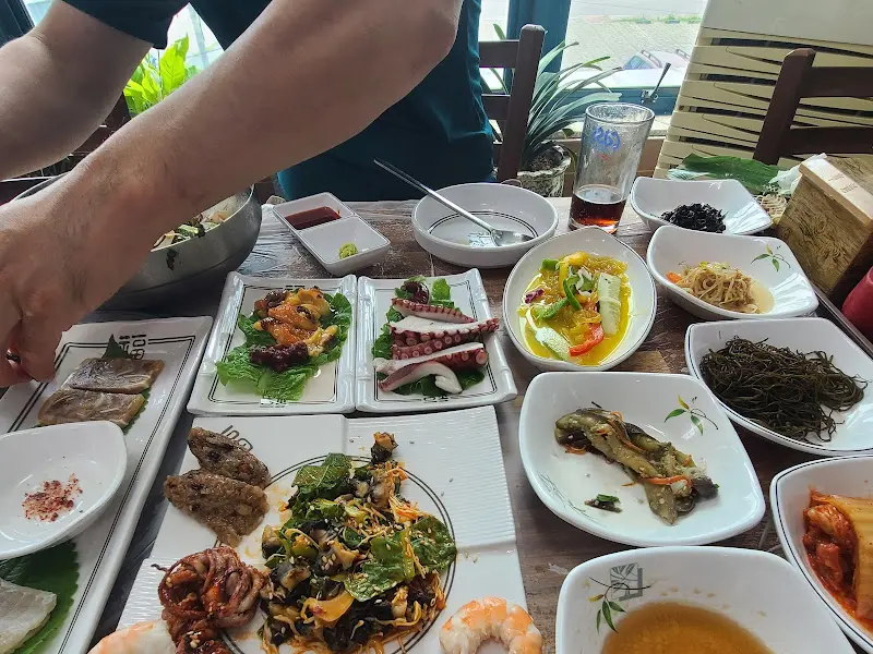 섬마을횟집 스끼다시 한 상 차림