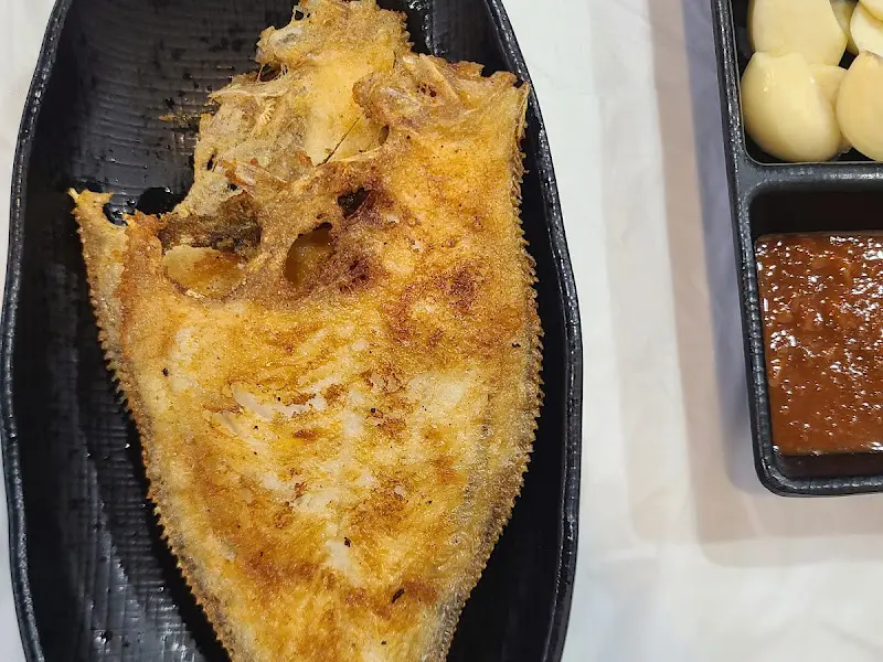 노릇하게 구워진 생선구이