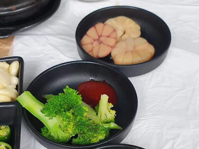 정갈하게 담긴 밑반찬