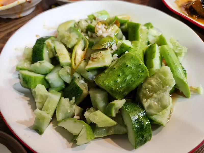 신선한 오이무침