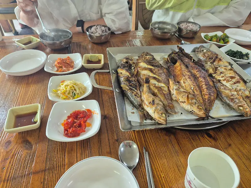 푸짐한 생선구이 한 상