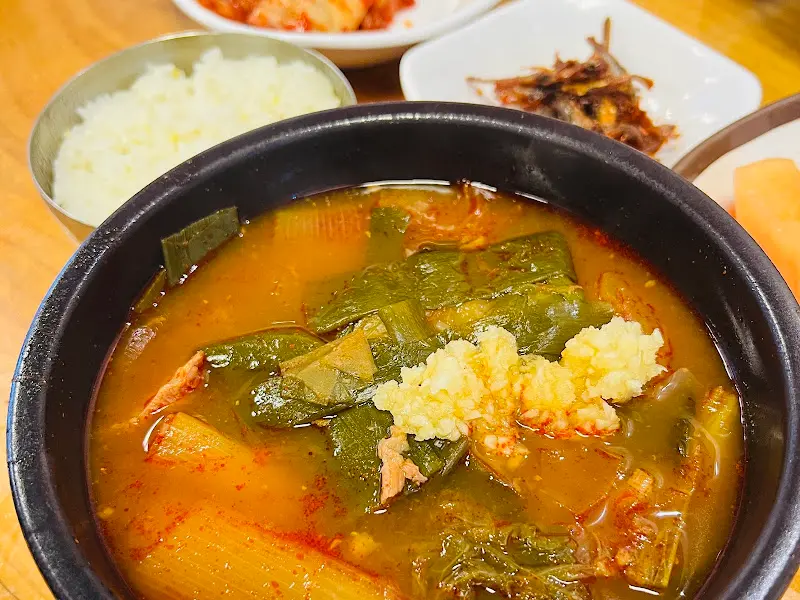 한우장의 얼큰한 국물