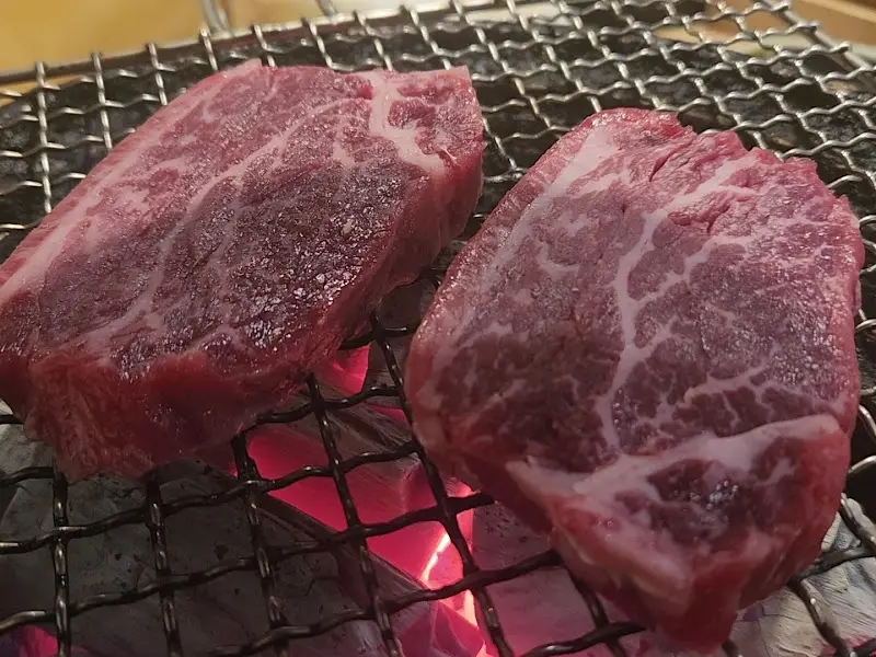 숯불 위에 구워지는 한우