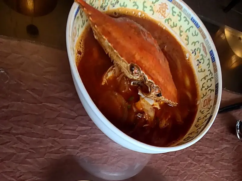 싱싱한 꽃게 한 마리가 통째로 들어간 꽃게짬뽕