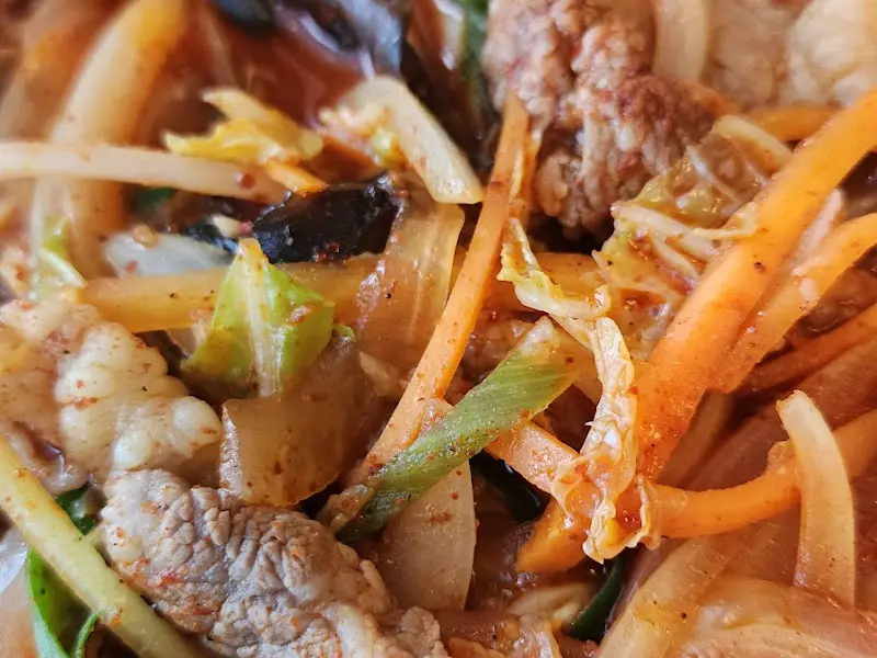 푸짐한 건더기가 인상적인 짬뽕