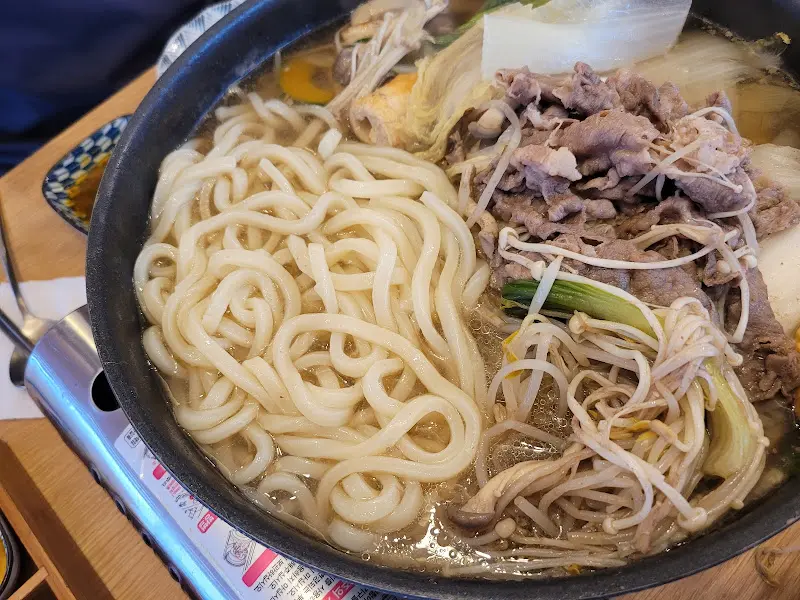 스키야키의 마무리는 쫄깃한 우동사리로