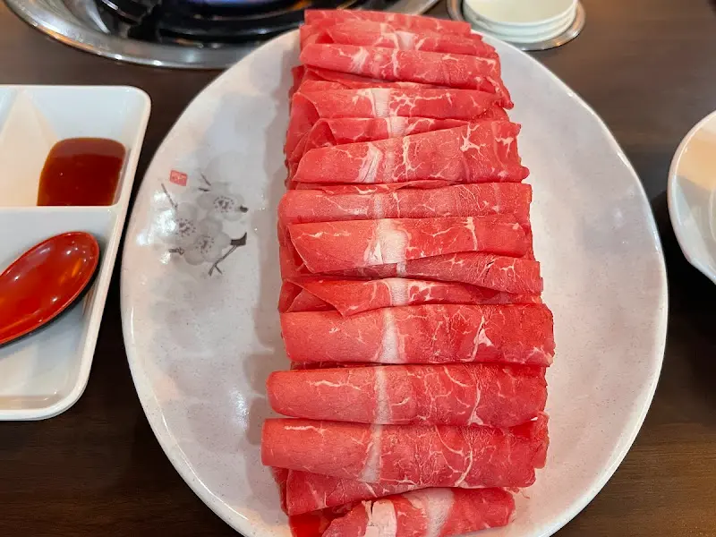 얇게 썰린 한우