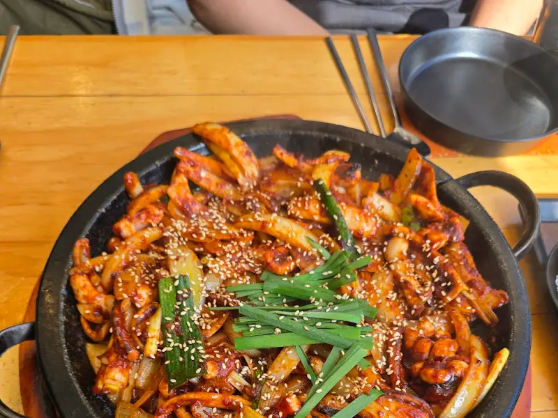 돌판오제 전체샷