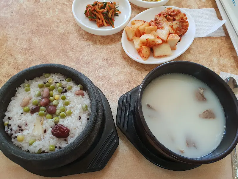 돌솥 설렁탕과 반찬