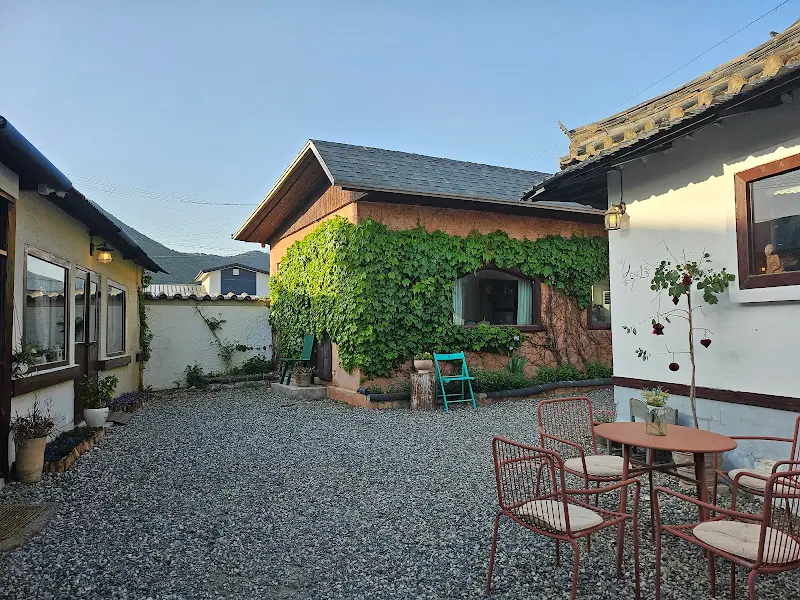 카페 내부의 다양한 소품들