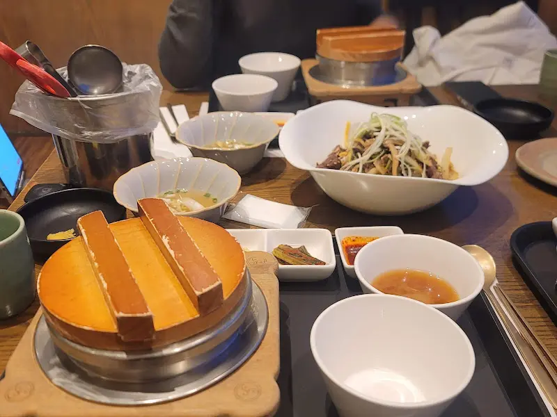 불고기 솥밥 반상 차림