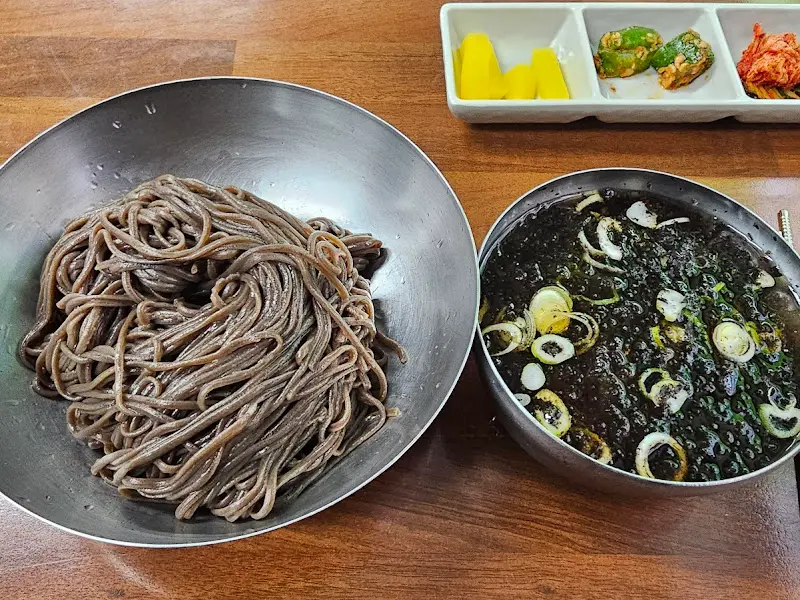 정갈하게 담겨 나온 소바 한 상 차림