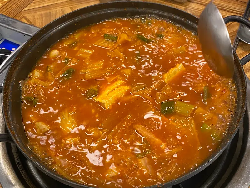 보기만 해도 군침이 싹 도는 김치찌개