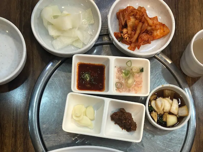 깔끔한 기본 반찬 세팅