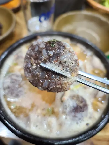 국밥 속 돼지 내장