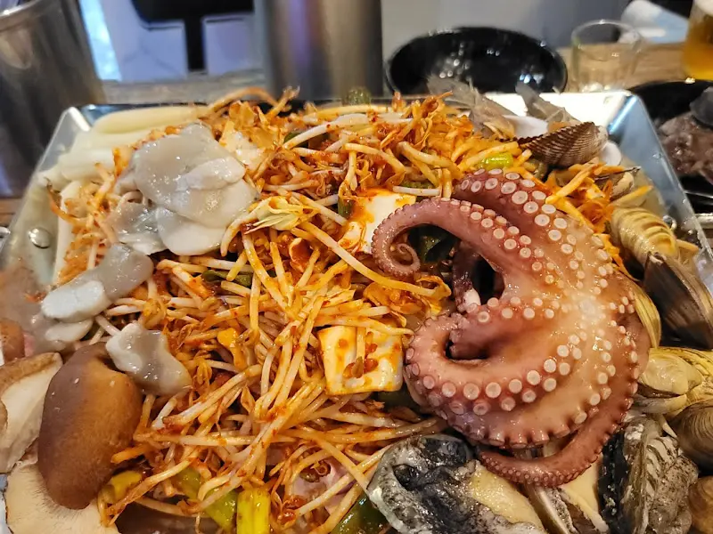 푸짐한 해물 삼합