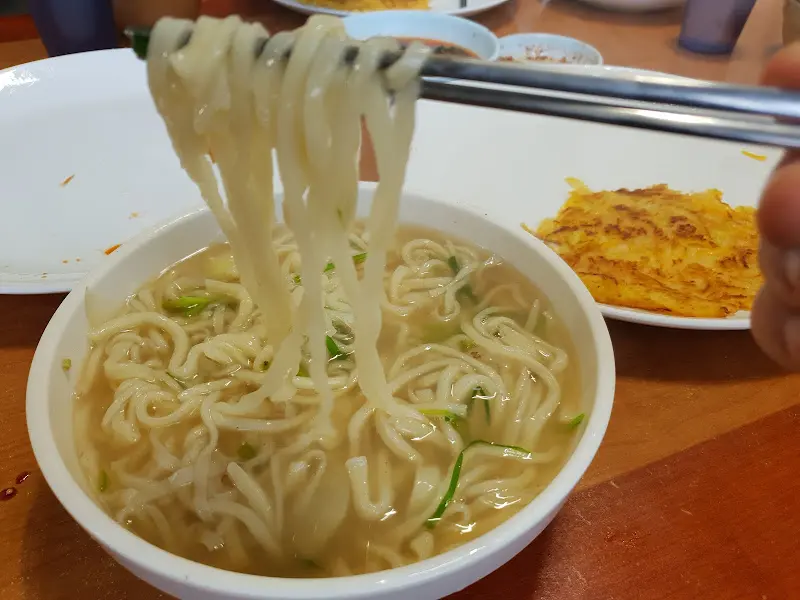 칼국수 면발 들어올리기