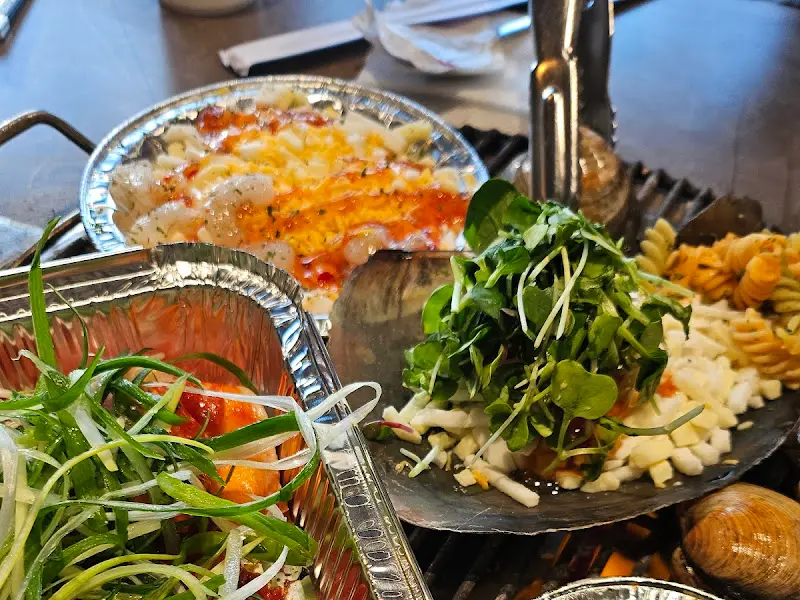 조개구이와 파스타 한 상 차림