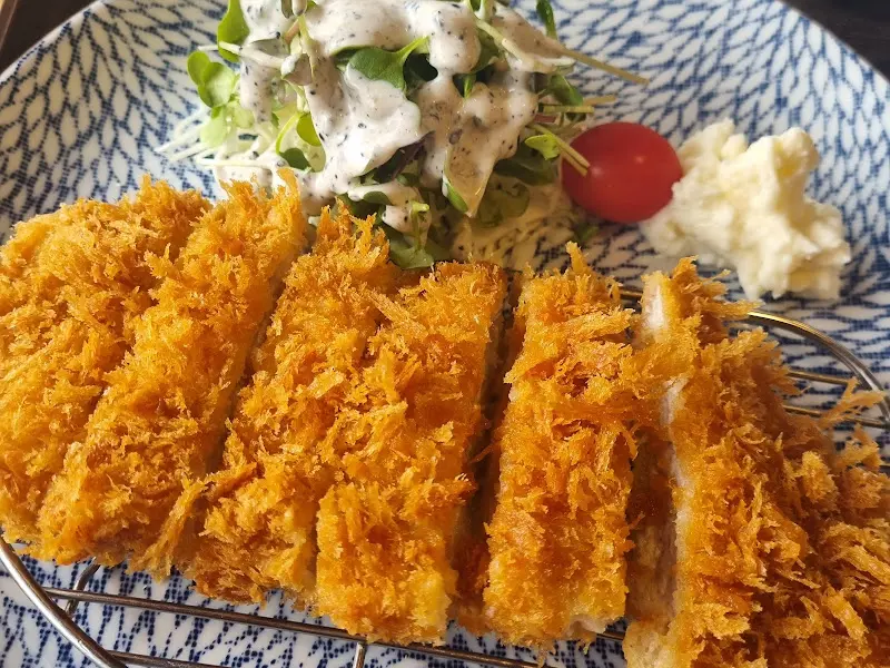 두툼한 돈까스의 단면