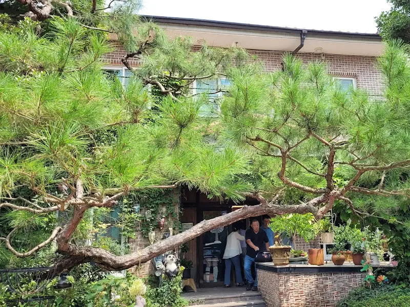 푸르른 식당 외부 풍경